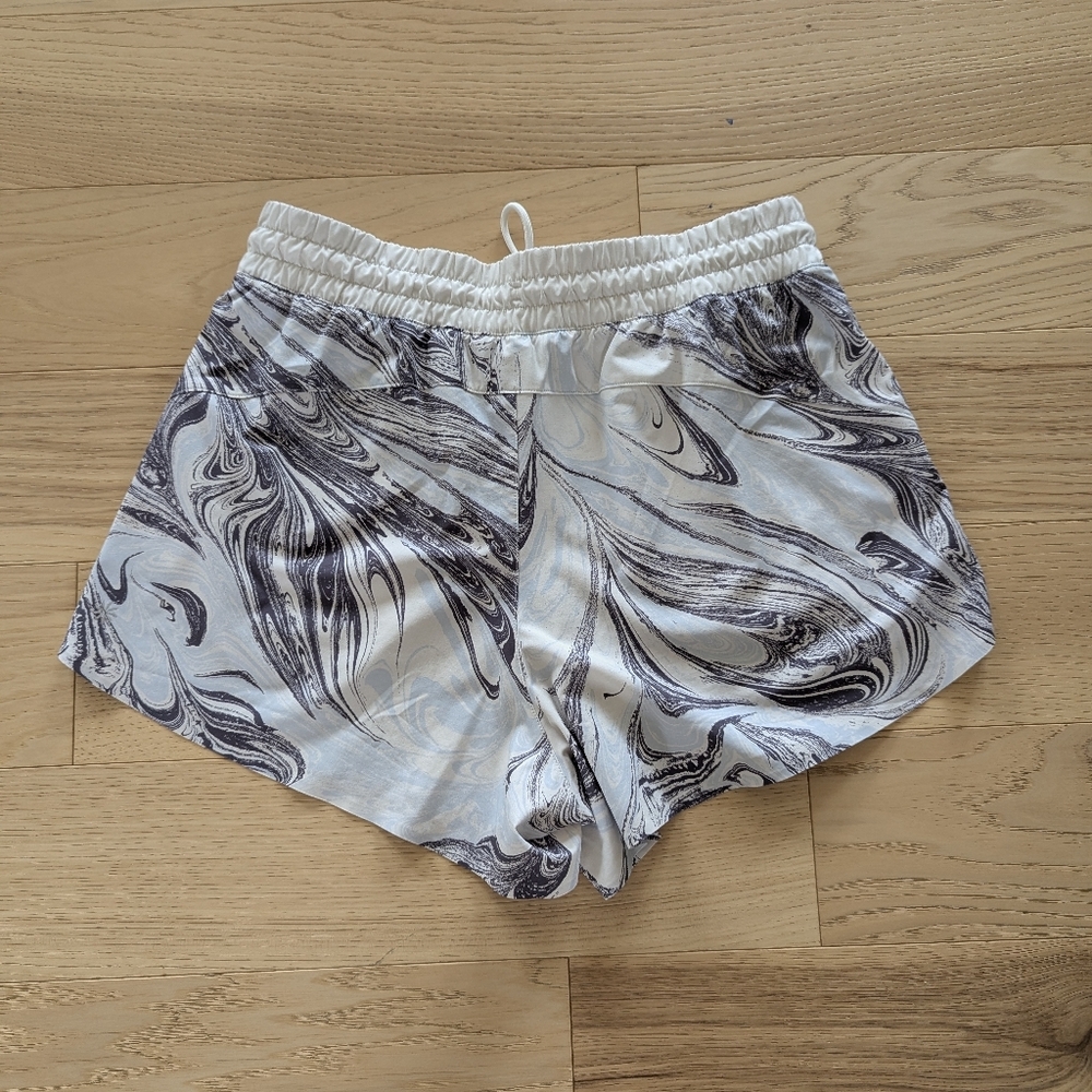 Athleta All Activity 3.5” Short Print Linerless Pockets - Picture 3 of 10